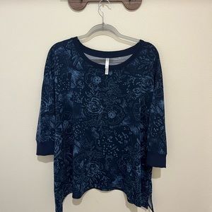 Lularoe cozy sharkbite top